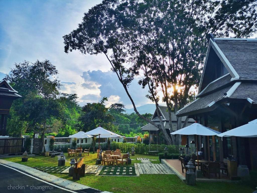 Ruean Racha Hotel Chiang Mai Exterior photo